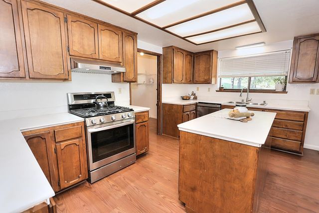 5421 Shooting Star Rd, Pollock Pines, CA 95726