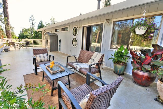 5421 Shooting Star Rd, Pollock Pines, CA 95726