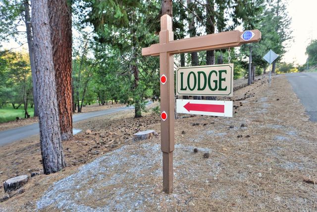 5421 Shooting Star Rd, Pollock Pines, CA 95726