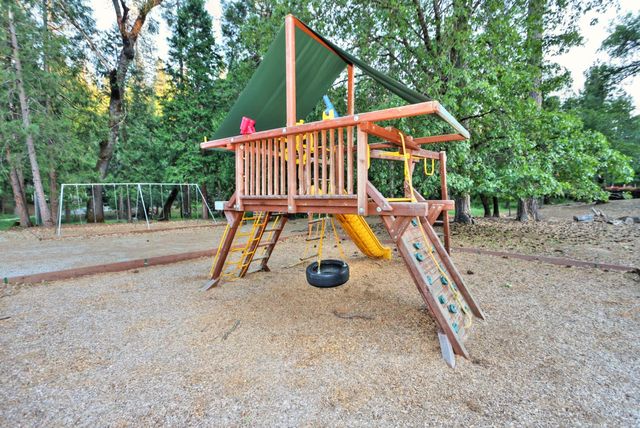 5421 Shooting Star Rd, Pollock Pines, CA 95726