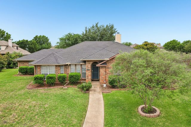 8205 Danbury Court, Rowlett, TX 75089