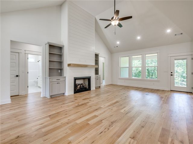 24 Roxburgh Drive, Bella Vista, AR 72715