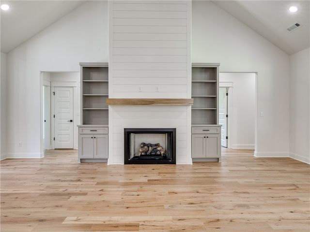 24 Roxburgh Drive, Bella Vista, AR 72715