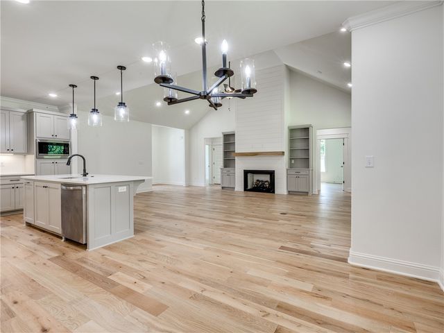 24 Roxburgh Drive, Bella Vista, AR 72715