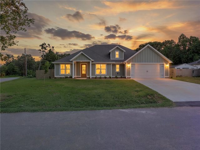 24 Roxburgh Drive, Bella Vista, AR 72715