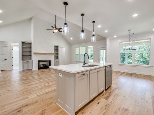 24 Roxburgh Drive, Bella Vista, AR 72715