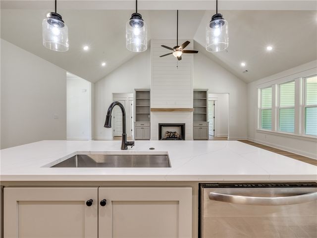 24 Roxburgh Drive, Bella Vista, AR 72715
