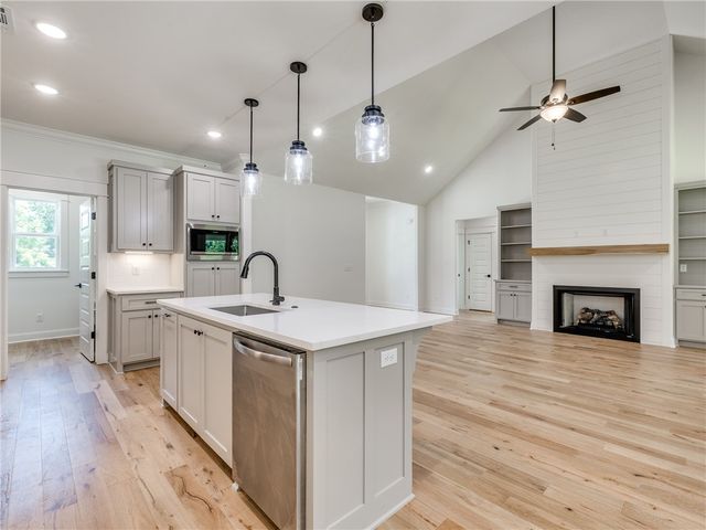 24 Roxburgh Drive, Bella Vista, AR 72715