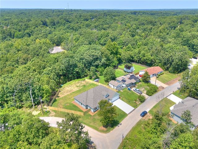 24 Roxburgh Drive, Bella Vista, AR 72715