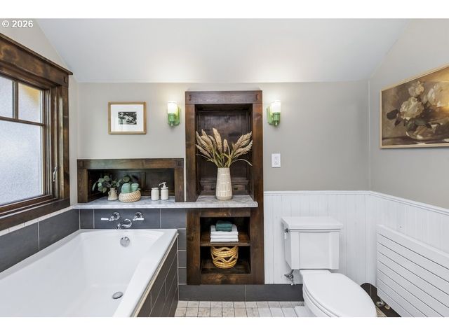 1833 Ne 48TH Ave, Portland, OR 97213