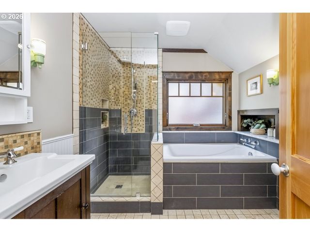 1833 Ne 48TH Ave, Portland, OR 97213