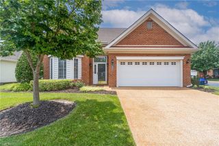 424 Galies Pointe LN, Chesapeake, VA 23322