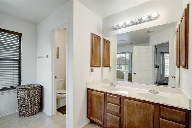 356 Matthews LN, Kyle, TX 78640