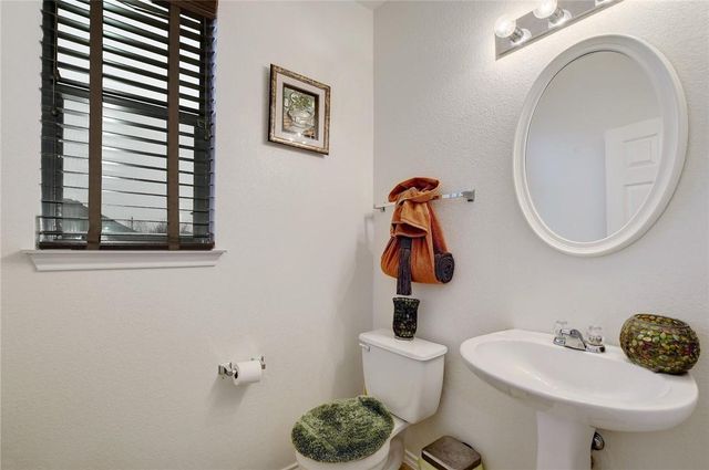 356 Matthews LN, Kyle, TX 78640