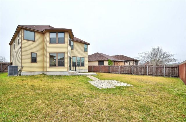 356 Matthews LN, Kyle, TX 78640