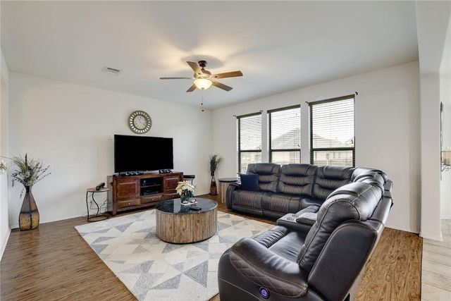356 Matthews LN, Kyle, TX 78640