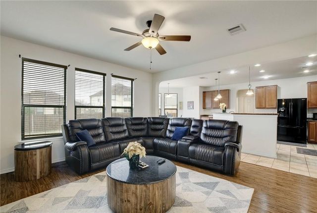 356 Matthews LN, Kyle, TX 78640