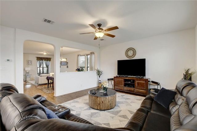 356 Matthews LN, Kyle, TX 78640