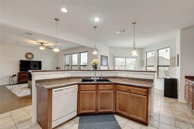 356 Matthews LN, Kyle, TX 78640