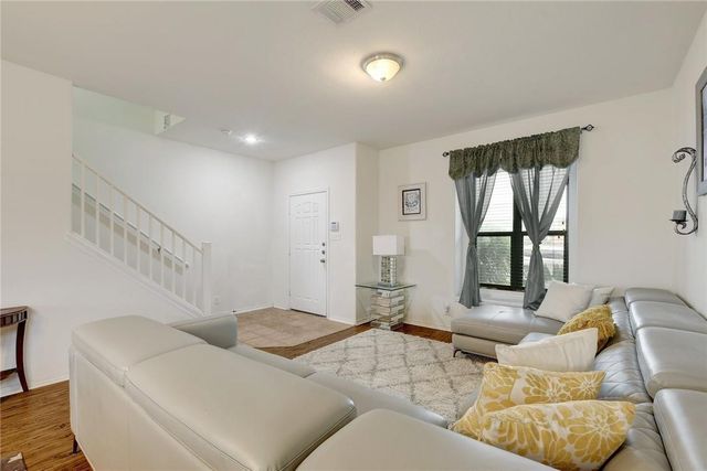 356 Matthews LN, Kyle, TX 78640