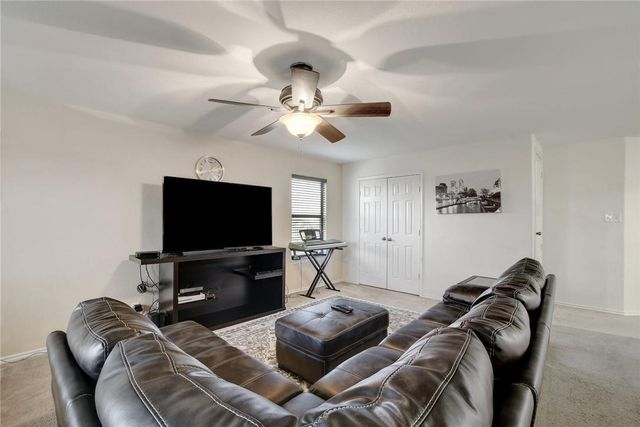 356 Matthews LN, Kyle, TX 78640