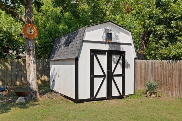 609 Norwood Drive, Hurst, TX 76053