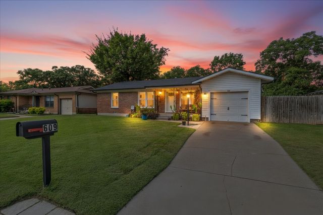 609 Norwood Drive, Hurst, TX 76053