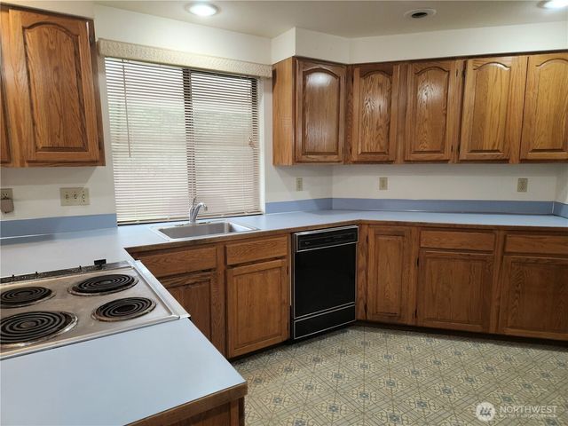 28718 207th Avenue SE, Kent, WA 98042