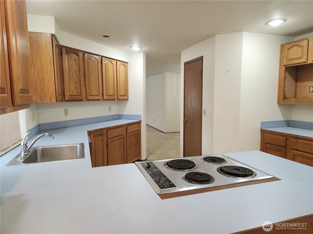 28718 207th Avenue SE, Kent, WA 98042