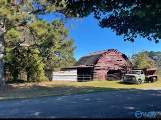 2859B Brashiers Chapel Road, Arab, AL 35016