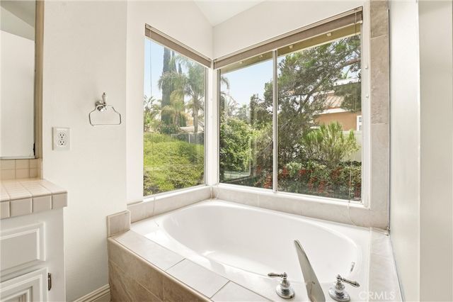 1621 San Almada Road, Corona, CA 92882
