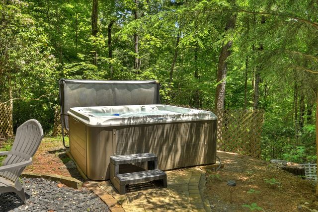 92 Cherry Lake Drive, Blue Ridge, GA 30513