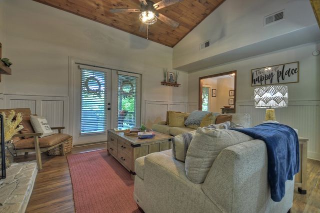 92 Cherry Lake Drive, Blue Ridge, GA 30513