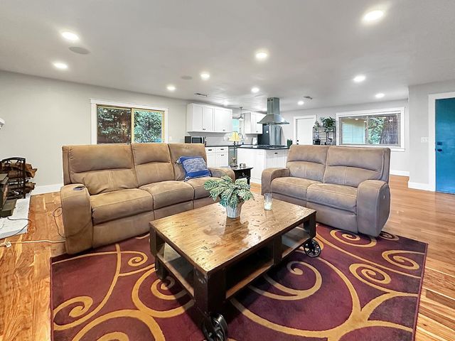 13608 Day Rd, Grass Valley, CA 95945