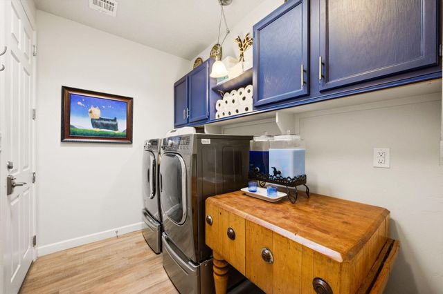 7200 Valle Jardin Lane NW, Albuquerque, NM 87114