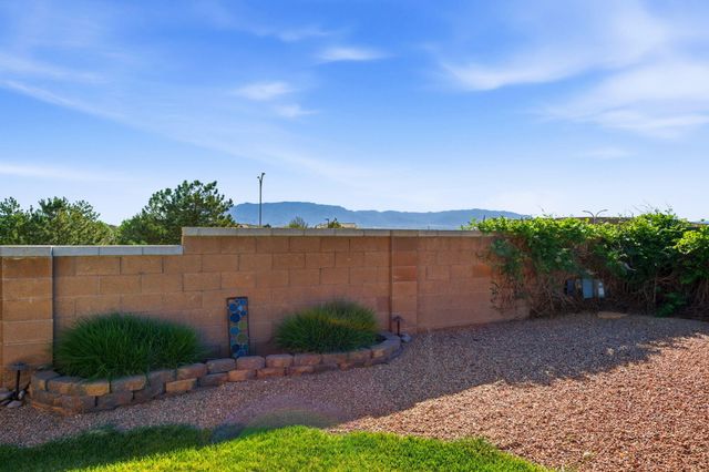 7200 Valle Jardin Lane NW, Albuquerque, NM 87114