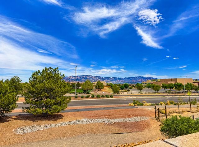 7200 Valle Jardin Lane NW, Albuquerque, NM 87114
