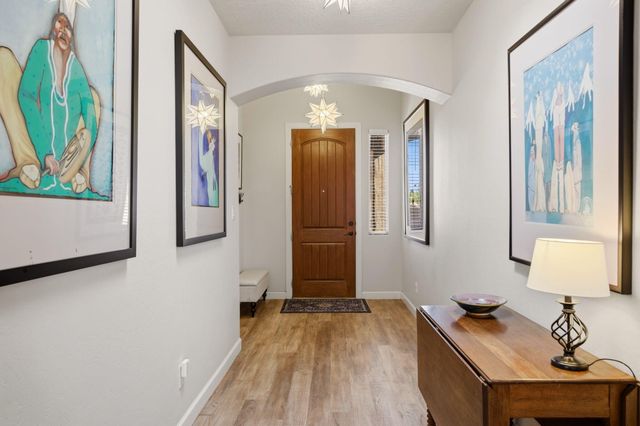 7200 Valle Jardin Lane NW, Albuquerque, NM 87114
