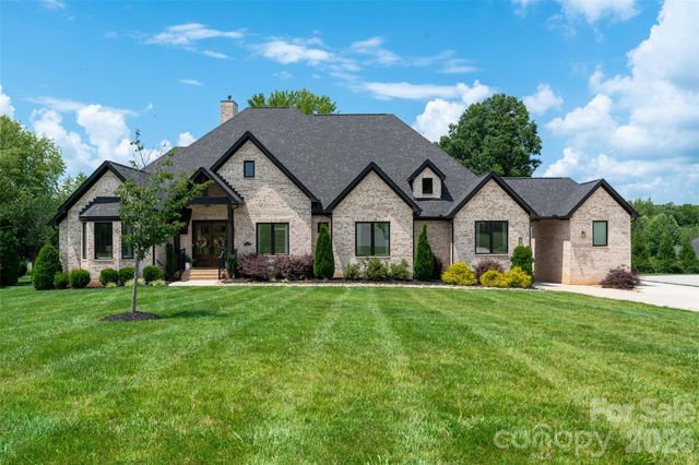 10035 Whispering Falls Avenue, Charlotte, NC 28227