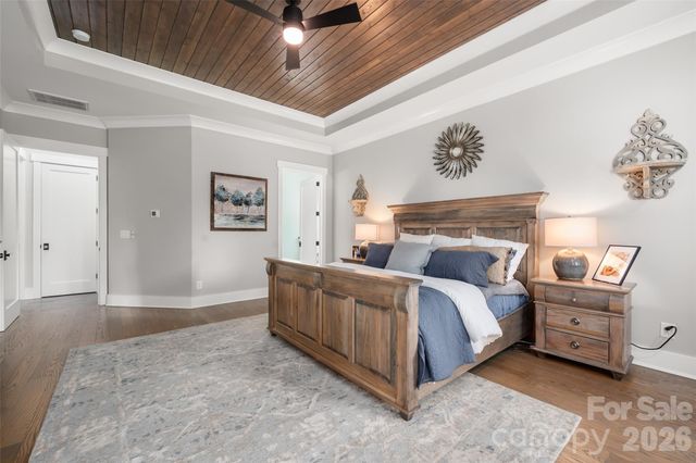 10035 Whispering Falls Avenue, Charlotte, NC 28227