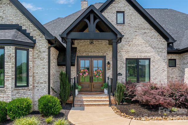 10035 Whispering Falls Avenue, Charlotte, NC 28227