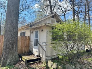 235 Woodbine Drive, Milford Charter Township, MI 48380