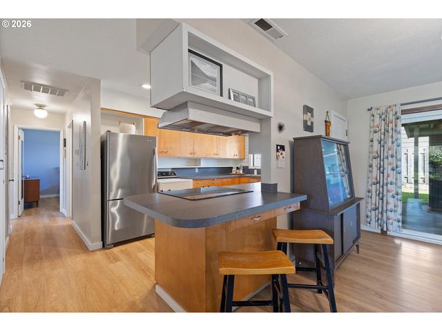 12523 Ne HASSALO St, Portland, OR 97230