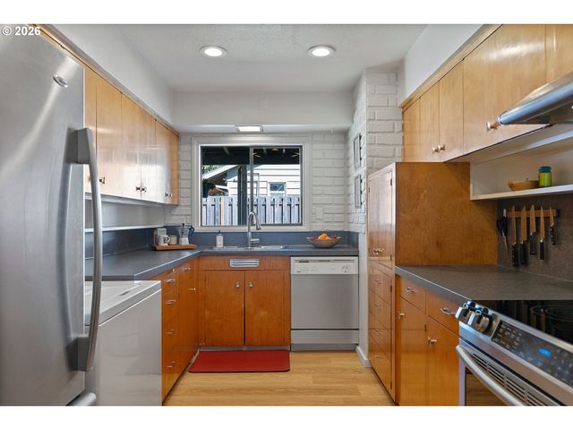 12523 Ne HASSALO St, Portland, OR 97230