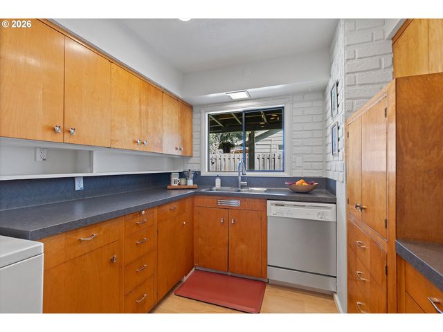 12523 Ne HASSALO St, Portland, OR 97230