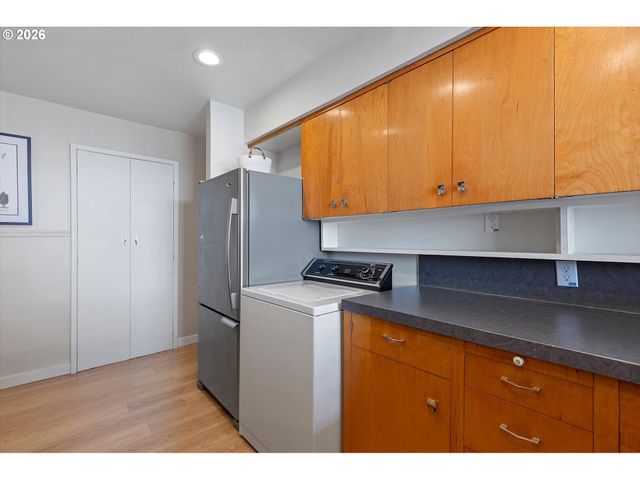 12523 Ne HASSALO St, Portland, OR 97230