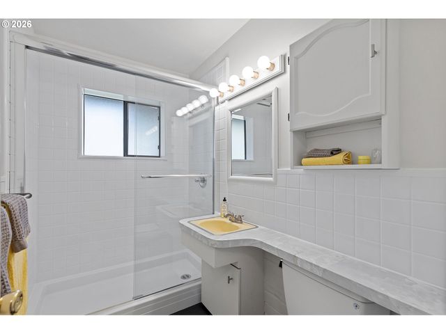 12523 Ne HASSALO St, Portland, OR 97230