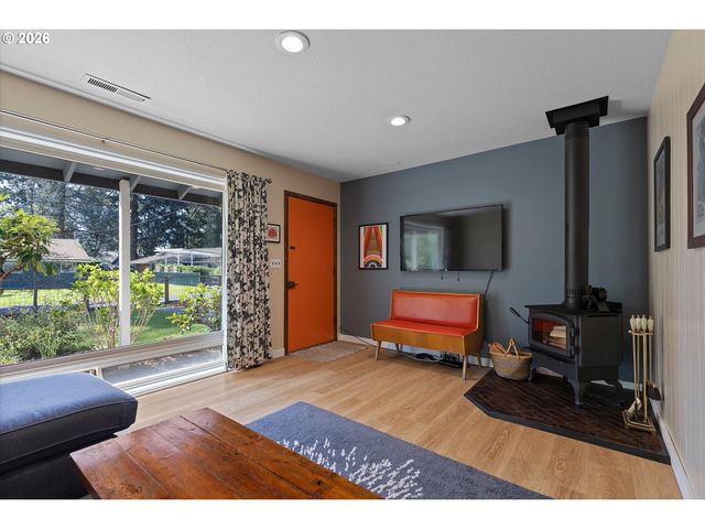 12523 Ne HASSALO St, Portland, OR 97230