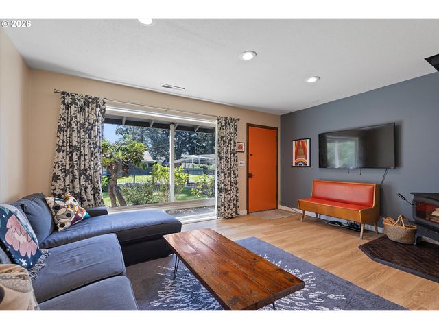 12523 Ne HASSALO St, Portland, OR 97230