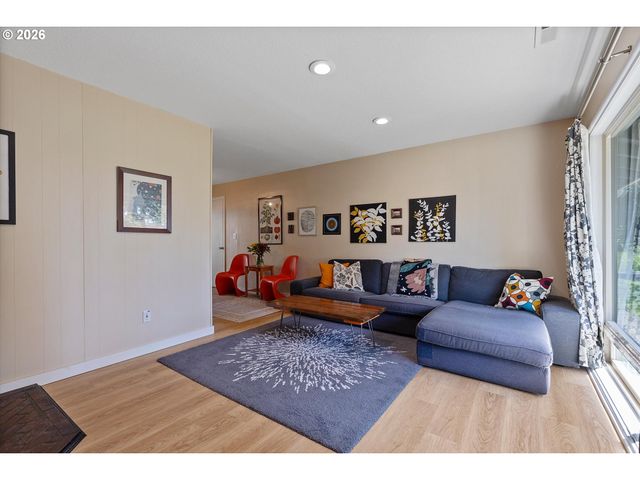 12523 Ne HASSALO St, Portland, OR 97230